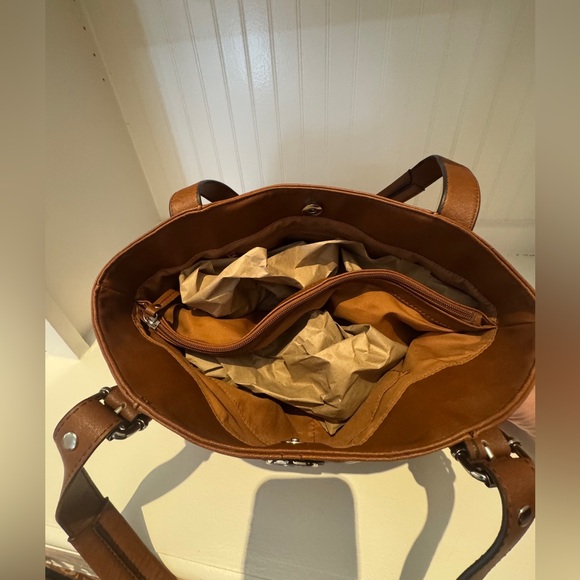 Relic Shoulder Bag - Picture 4 of 15